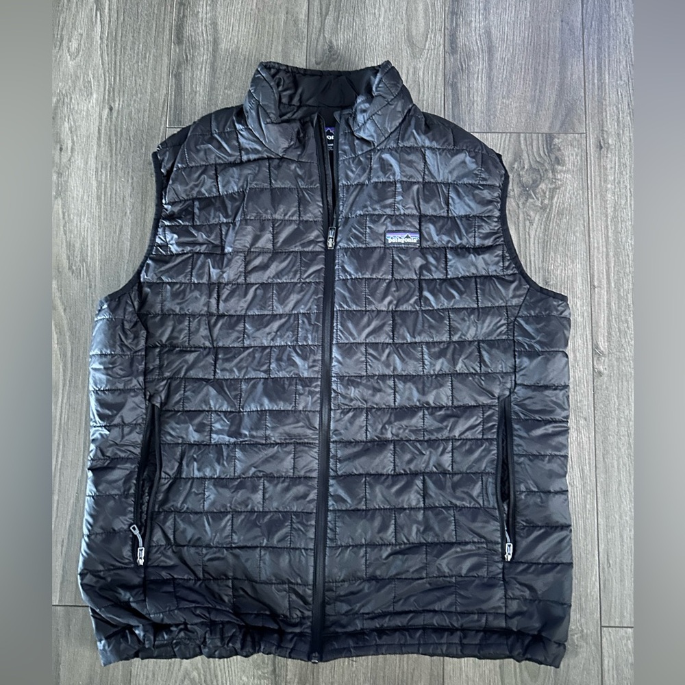 Patagonia Men's Dark Gray Quilted Vest